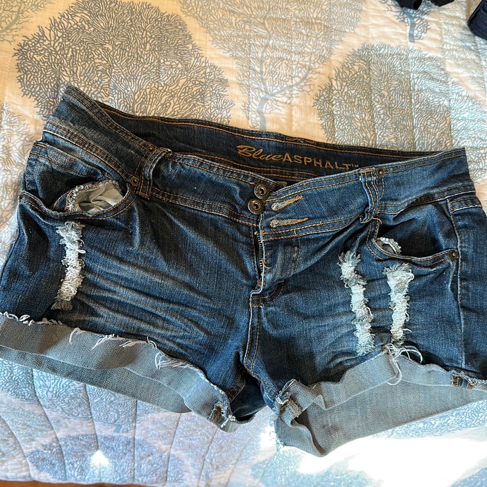 Jean short shorts from Blue Asphalt. Size 11. Rip design on the front
